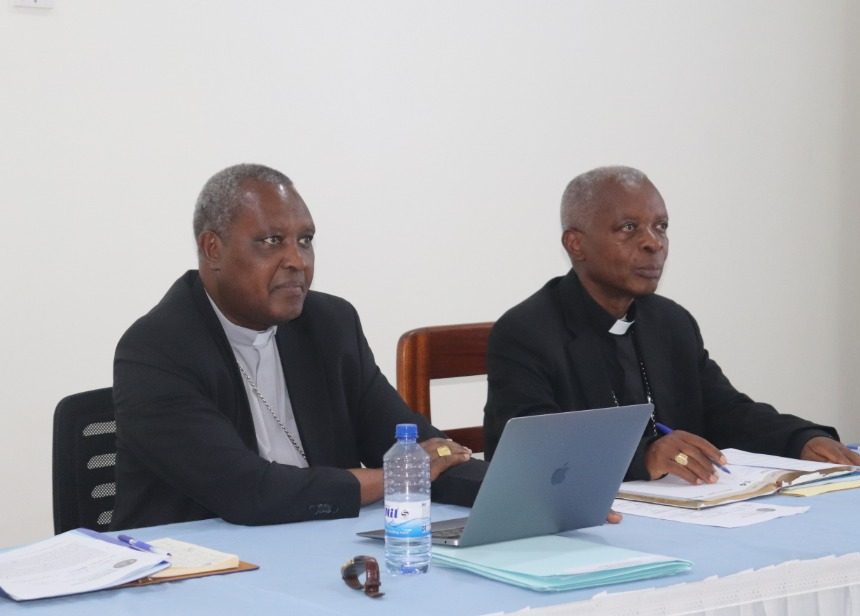 Abepiskopi bongeye kuburira abiyita Abatowe babasaba kugaruka mu murongo wa Kiliziya