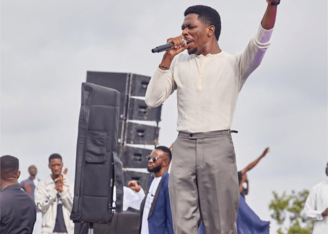 Moses Bliss ategerejwe na benshi mu gitaramo kizabera muri Lugalo Golf Club