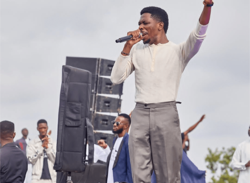 Moses Bliss ategerejwe na benshi mu gitaramo kizabera muri Lugalo Golf Club
