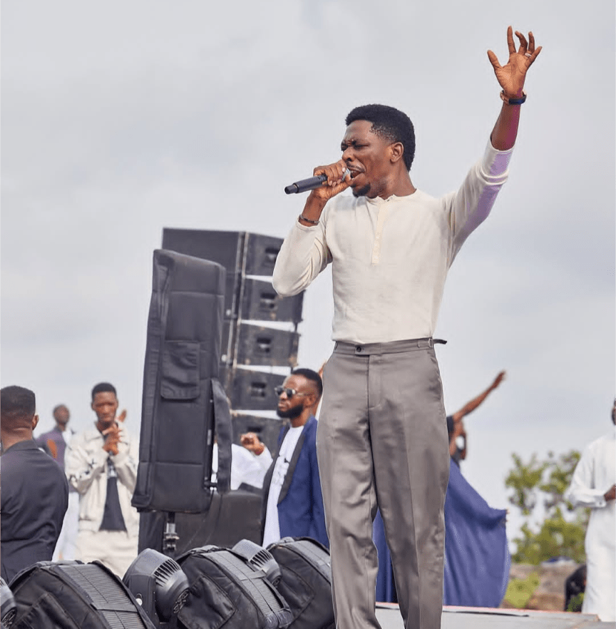 Moses Bliss ategerejwe na benshi mu gitaramo kizabera muri Lugalo Golf Club