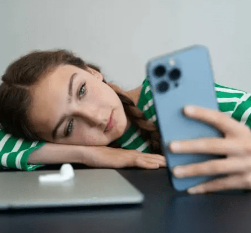 Uko umara umwanya munini kuri telephone niko wiyongerera ibyago byo kugira umubyibuho ukabije