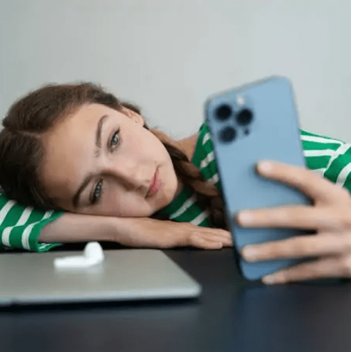 Uko umara umwanya munini kuri telephone niko wiyongerera ibyago byo kugira umubyibuho ukabije