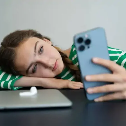 Uko umara umwanya munini kuri telephone niko wiyongerera ibyago byo kugira umubyibuho ukabije