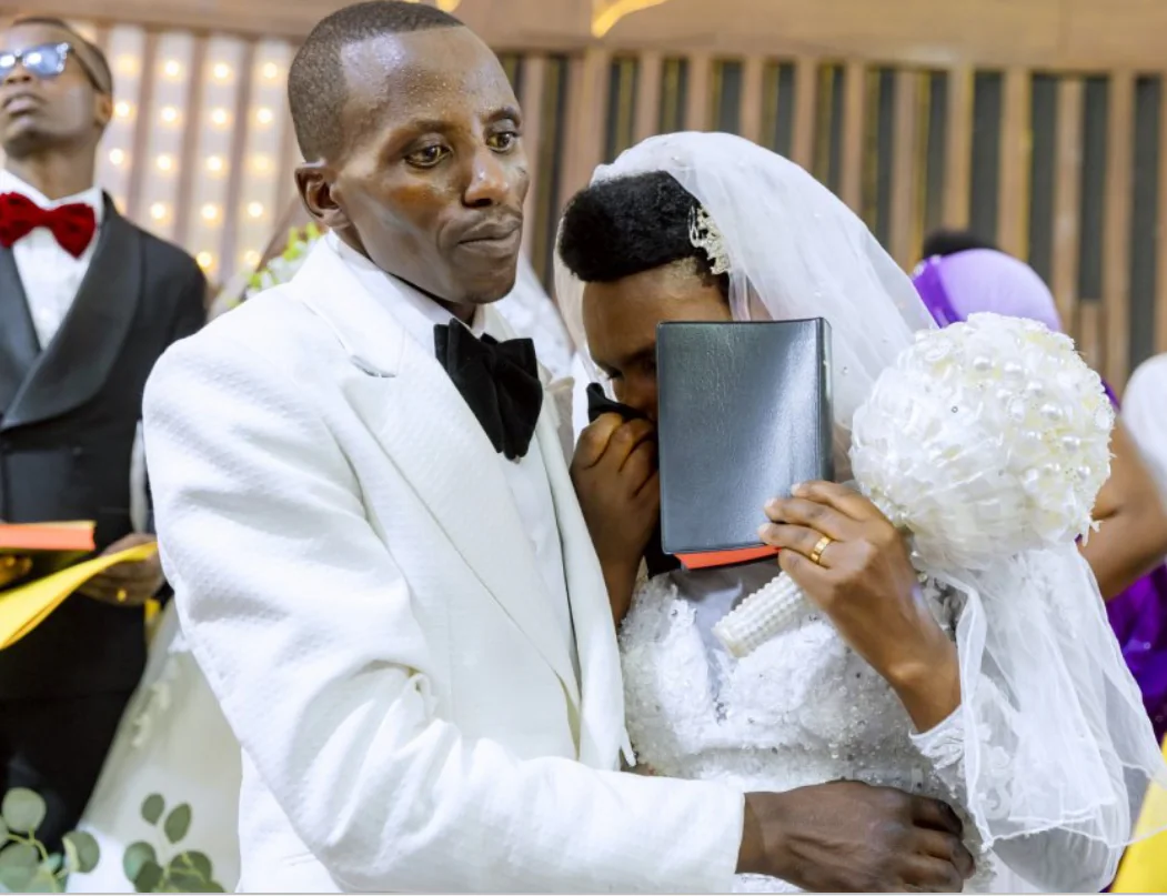 Nyuma y’imyaka 34 babana bitemewe n’amategeko, Mudenge na Vestine bakoze ubukwe bafashijwe na ADEPR