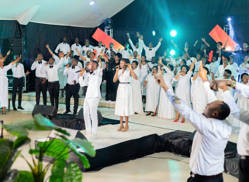 “Twabaye abana b’Imana ku bw’umusaraba” ubutumwa bwa Elayo Choir ADEPR Gatenga mu indirimbo nshya yitwa “Ndashima Umusaraba”