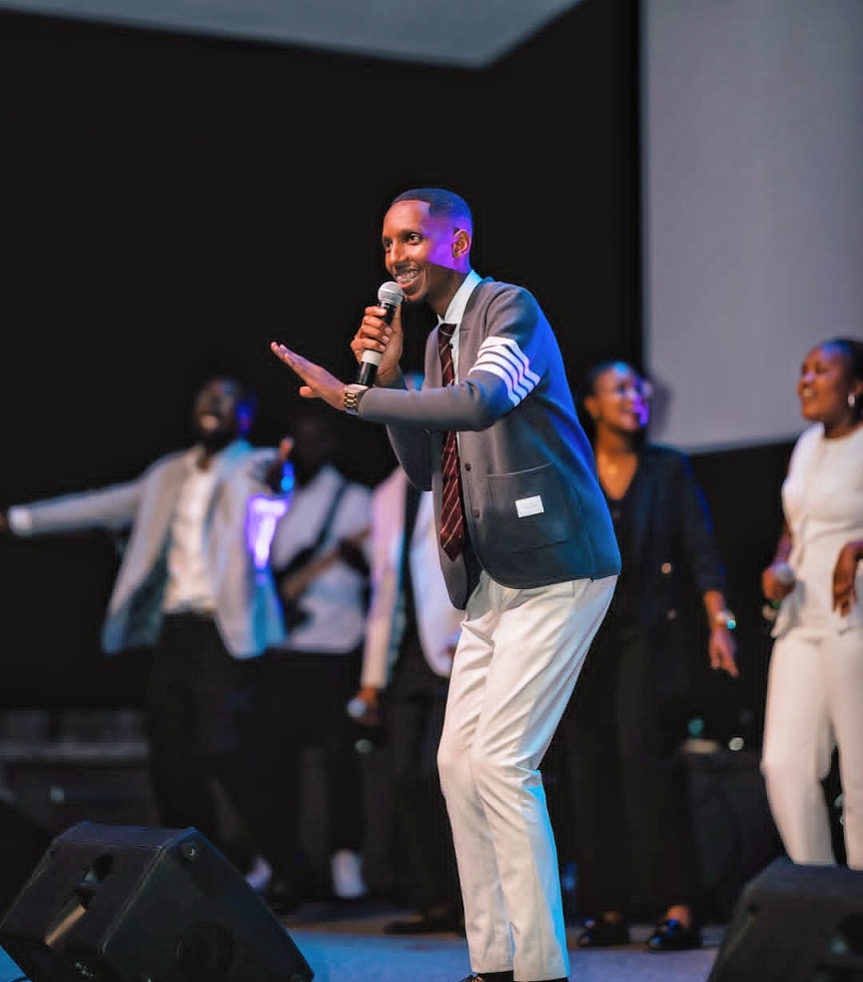 Yves Rwagasore umwe mu baramyi nyarwanda baririmba ubutumwa bwiza nyakuri yateguje album shya
