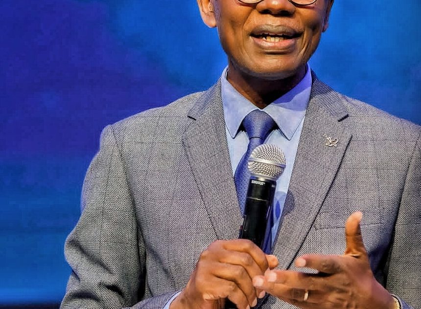 Pasiteri Didier Habimana na Rev. Dr. Antoine Rutagisire mu bazigisha muri Nezeza Ijuru Conference 2026