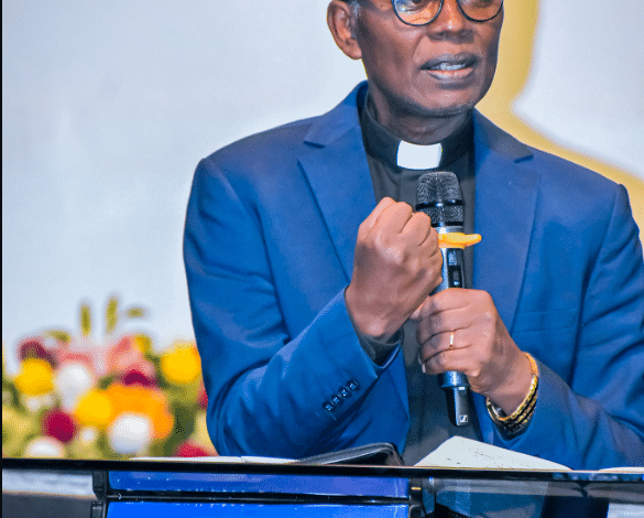 Ese koko gusesagura mu bukwe birakwiye? Pasiteri Rutayisire yagize icyo abivugaho