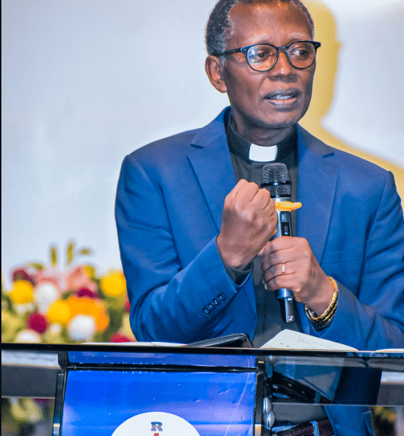 Ese koko gusesagura mu bukwe birakwiye? Pasiteri Rutayisire yagize icyo abivugaho