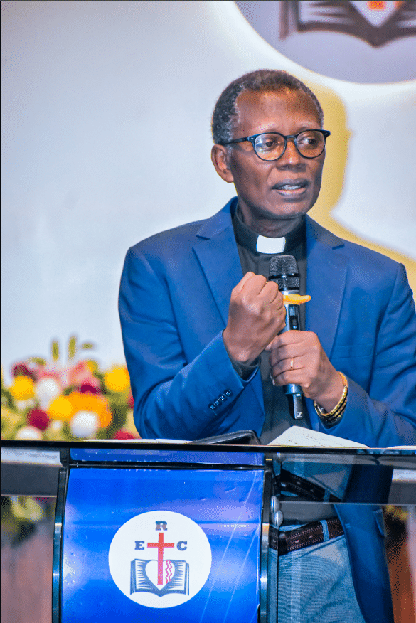 Ese koko gusesagura mu bukwe birakwiye? Pasiteri Rutayisire yagize icyo abivugaho