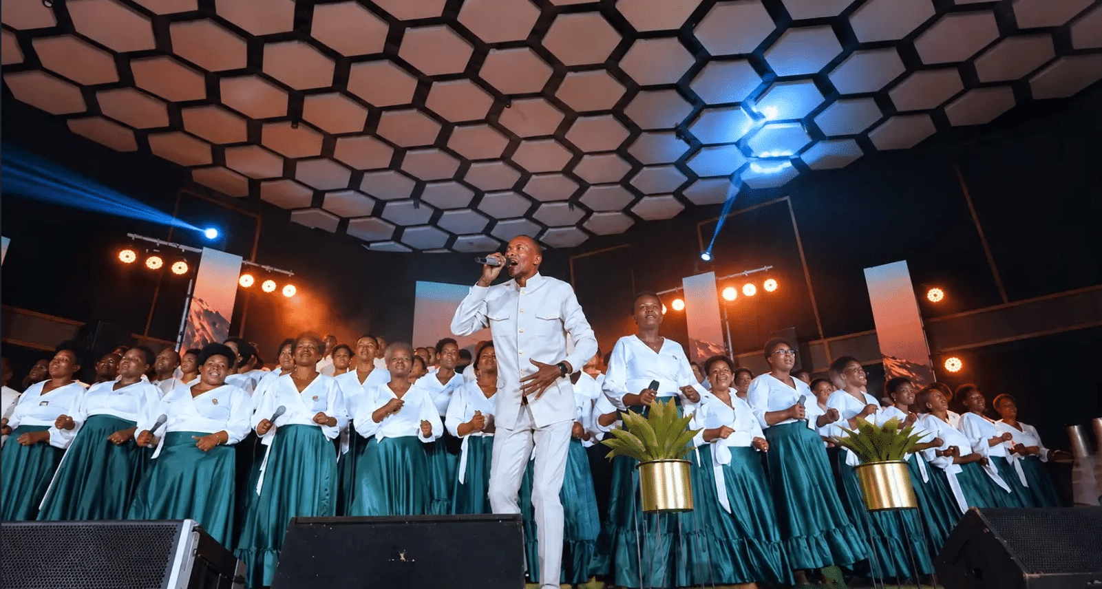 Korali Abatwaramucyo iherutse gushyira hanze indirimbo yise “Yesu ni Muganga.”
